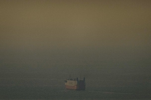 Ормузька протока знову заблокована: Іран відкрив вогонь по суднах