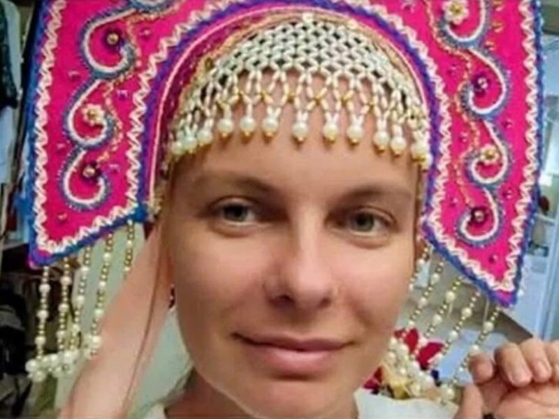 Після скандалу з кокошником і відвертими фото МЗС відкликало почесного консула України в Домінікані