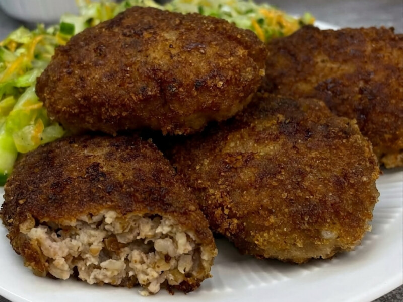 Додайте цей секретний інгредієнт до фаршу – і котлети здивують неймовірно ніжним смаком. Рецепт