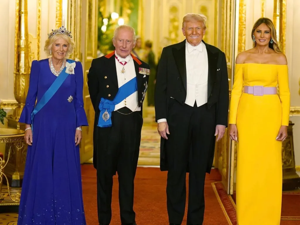 Салют, бджоли й чаювання в Зеленій кімнаті. Як дружина Трампа підготувалася до візиту Чарльза III