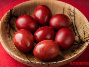 Швидкий спосіб фарбування яєць без хімії. Можна легко встигнути до свята