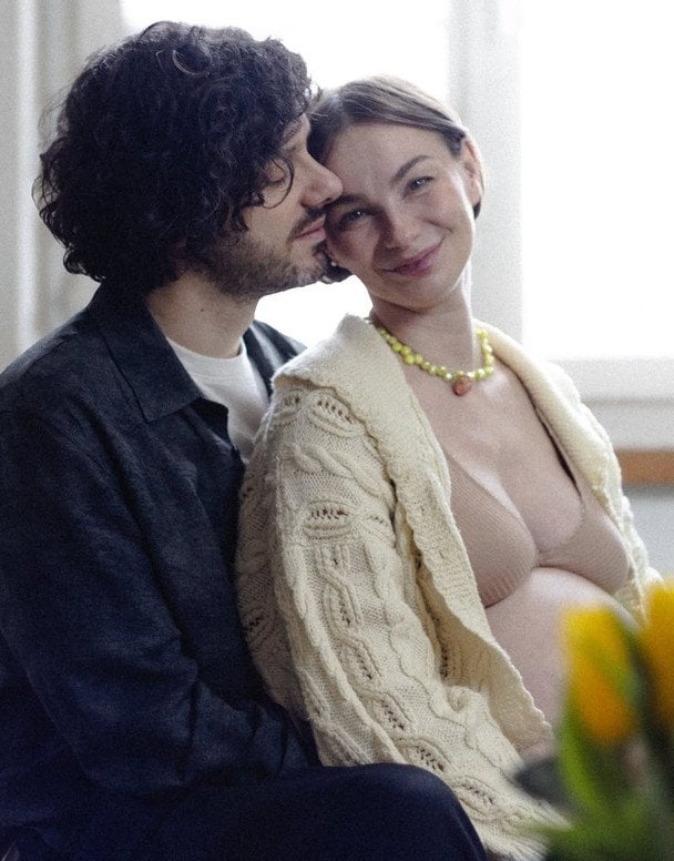 Відома українська 41-річна співачка вперше стала мамою й показала донечку