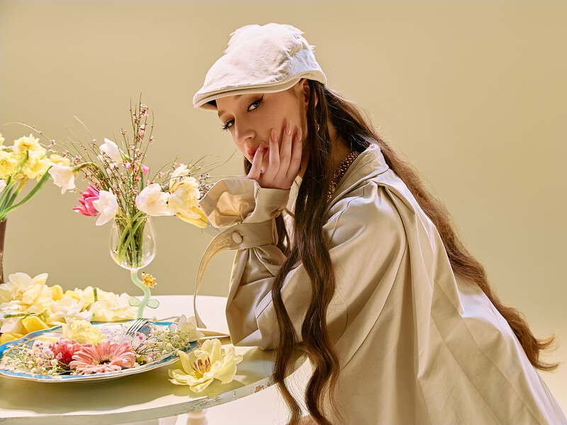 "Вмикай на повну". Співачка Rony випустила зухвалий трек про роман із самозакоханим "нарцисом". Відео