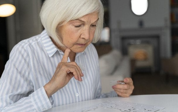 Як зберегти гострий розум після 60: 5 звичок, що рятують пам’ять