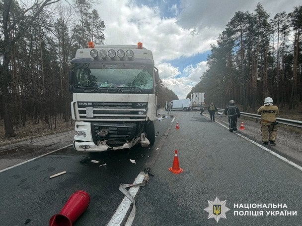 Масштабна ДТП на Київщині: зіткнулися шість авто, є постраждалі