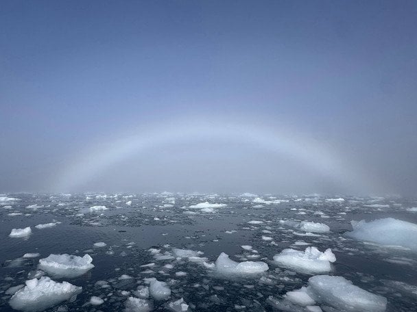 Українські полярники показали рідкісну білу веселку: як вона виникає (фото)