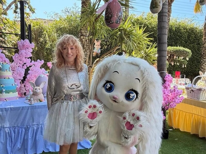 Пишне міні, класика й ретро-стиль. П'ять яскравих образів Пугачової, яка святкує 77-річчя