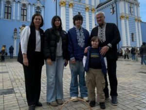 Глава українського МЗС Сибіга з'явився на публіці з дружиною й трьома дітьми. Фото