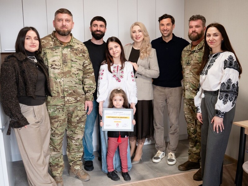 Захисник Маріуполя Афендіков отримав квартиру від Ахметова. Фото Захисник Маріуполя Афендіков отримав квартиру від Ахметова. Фото