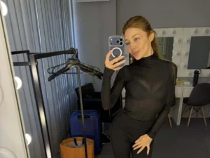 "Яка фізична форма. Браво!", "Звідки сила в таких худючих ручках?!" Тіна Кароль вразила парним заняттям йогою