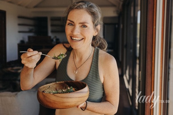 Чому не можна їсти похапцем: проста звичка, яка шкодить вашому шлунку