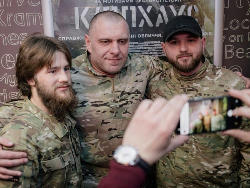 Малюк відвідав прем'єру блокбастера "Кіллхаус". Який вигляд зараз має ексголова СБУ. Фото