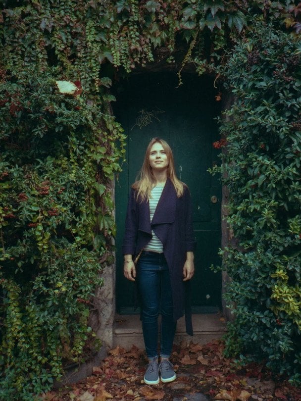 Анна Кошмал розсекретила початок стосунків із таємничим чоловіком і показала небачені фото із заручин