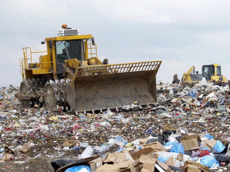 Українець думав, що знайшов на сміттєзвалищі скарб, але вдома на нього чекало розчарування. Що він виявив