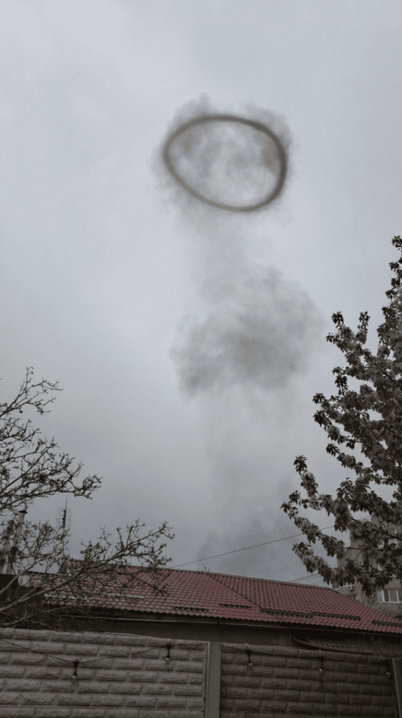 РФ вдарила по обласному центру України: після вибухів з’явився дивний дим