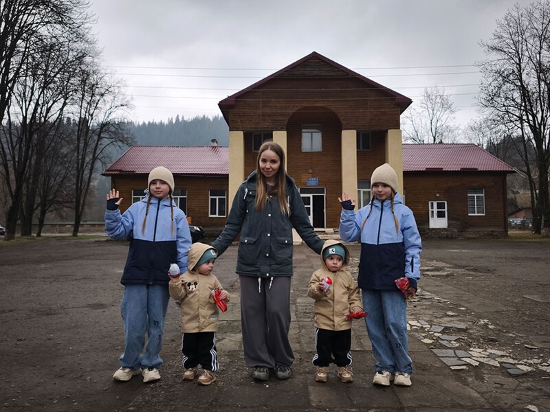 "Подумала, лікар жартує". Українка двічі народила двійню з різницею у вісім років. Фото