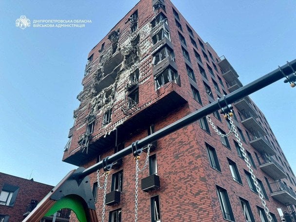 Росіяни вдарили по середмістю Дніпра: що відомо, фото