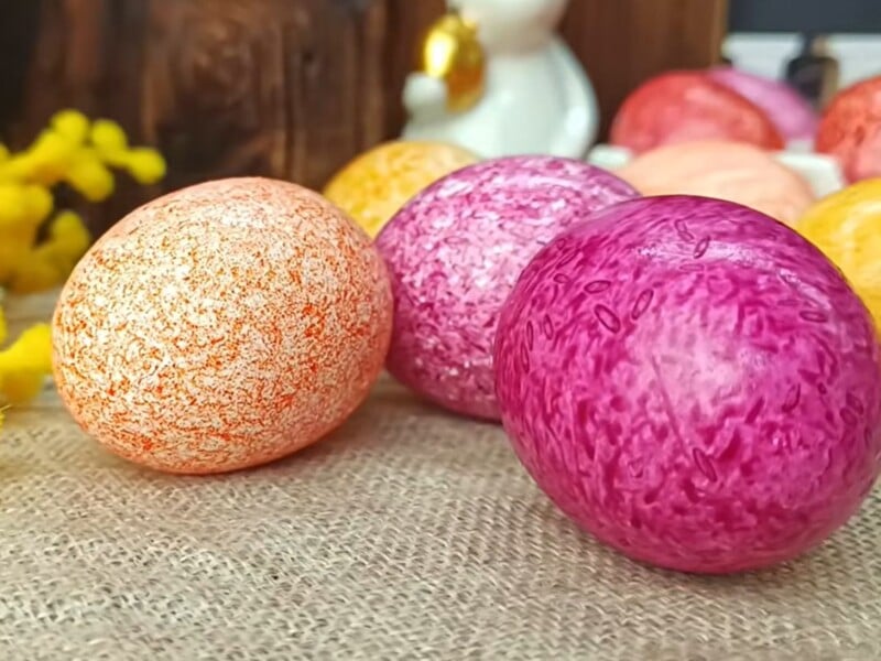 Кілька хвилин потримайте яйця у цій крупі – й отримаєте цікаві візерунки на крашанках. Лайфхак