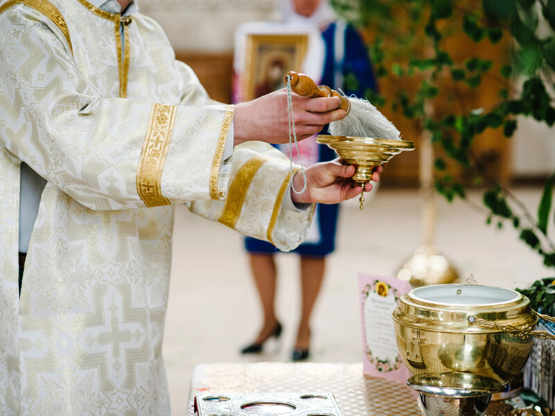 "Це ваш максимум?! Можете краще". Служитель церкви після освячення пасок став зіркою соцмереж. Відео
