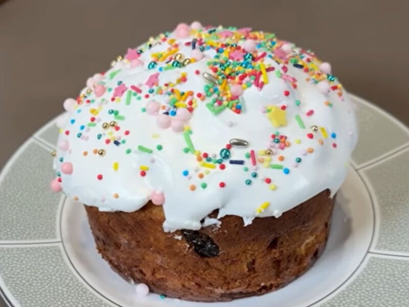 "Тут навіть місити нічого не треба". Пухка сирна паска від тещі Гордона