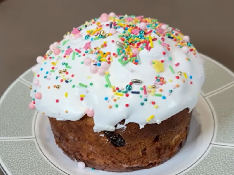 "Тут навіть місити нічого не треба". Пухка сирна паска без зайвого клопоту від тещі Гордона