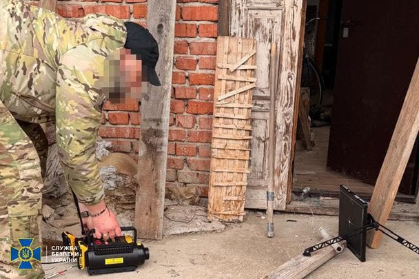 Російський диверсант готував вибухову пастку для правоохоронців