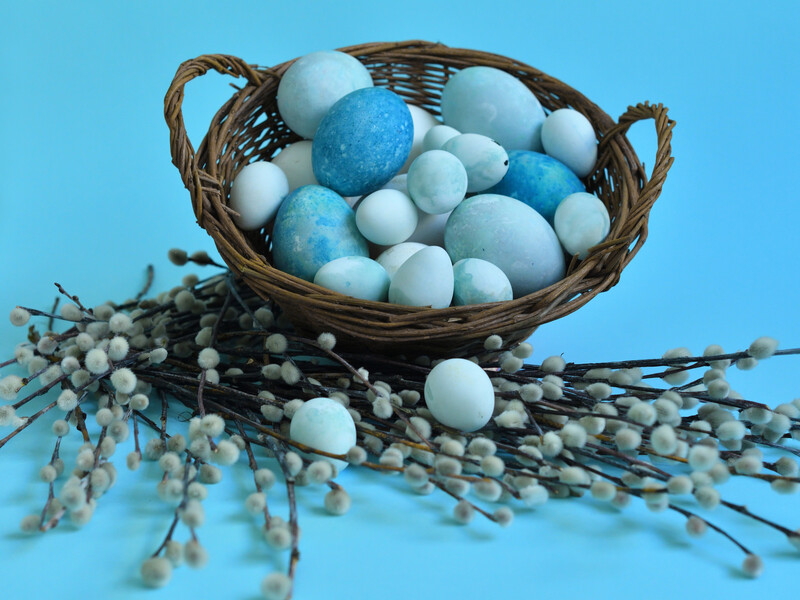 За допомогою натурального продукту можна пофарбувати яйця у два відтінки одразу. Рецепт За допомогою натурального продукту можна пофарбувати яйця у два відтінки одразу. Рецепт