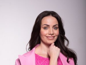 Відома ведуча пригадала, як у великодню ніч розсмішила священника в церкві