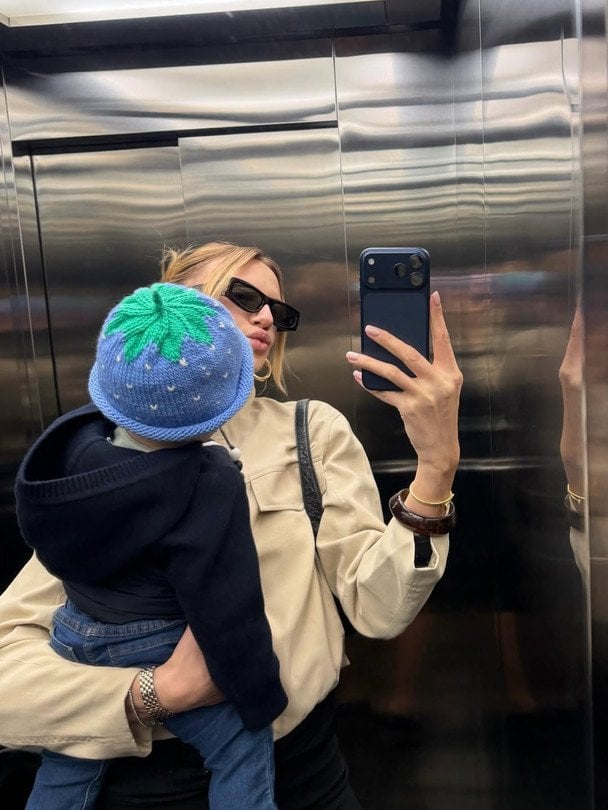 Леся Нікітюк показала, як із 9-місячним сином влаштувала "битву" крашанками на честь Великодня