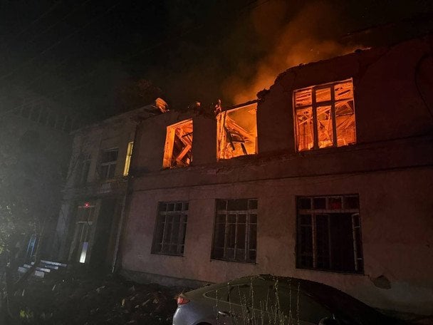 РФ масовано вдарила по житлових кварталах великого обласного центру: у місті пожежі і сильні руйнування