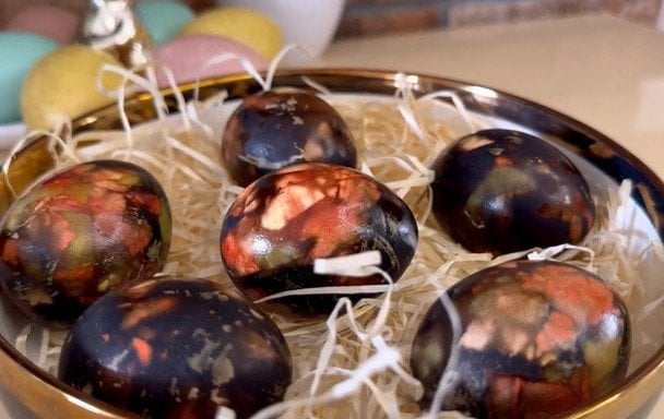 Як зробити мармурові крашанки на Великдень без хімії своїми руками