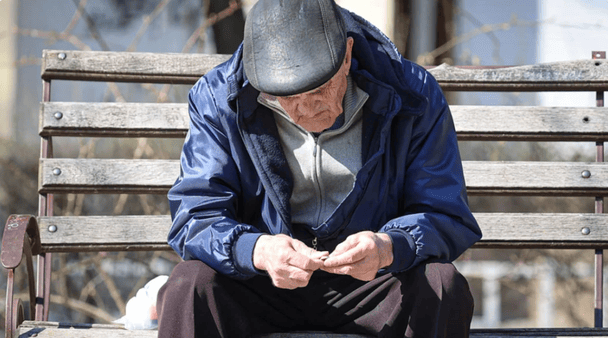 ПФУ вимагає від пенсіонера 112 тисяч гривень через "помилку": що вирішив суд