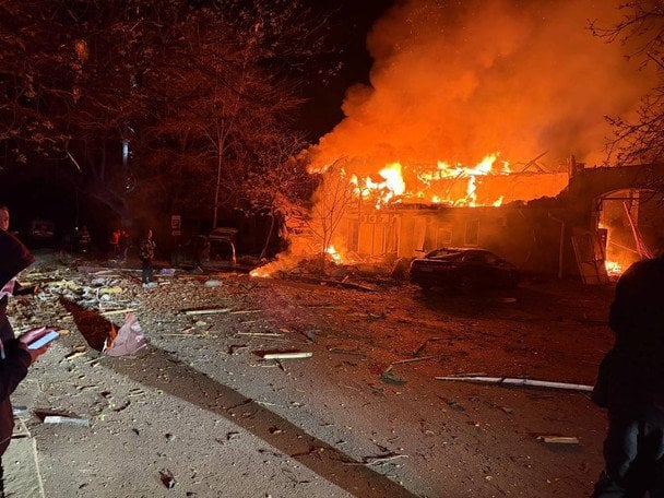 Росіяни масовано атакували обласний центр України: страшні вибухи та загиблі