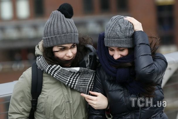 Не ходіть під деревами: синоптики попередили про небезпеку на вулицях і ще сильніший холод в Україні