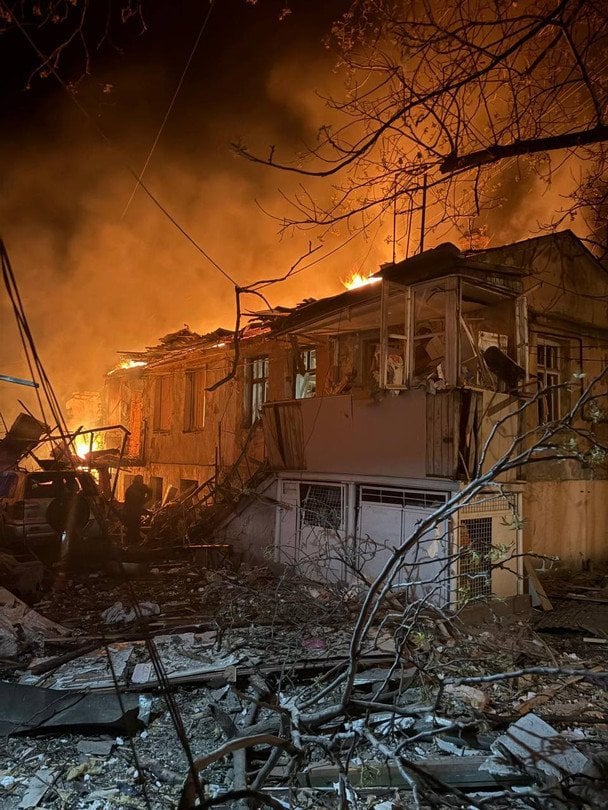 Ворог завдав удару по Одесі: є постраждалі та значні руйнування