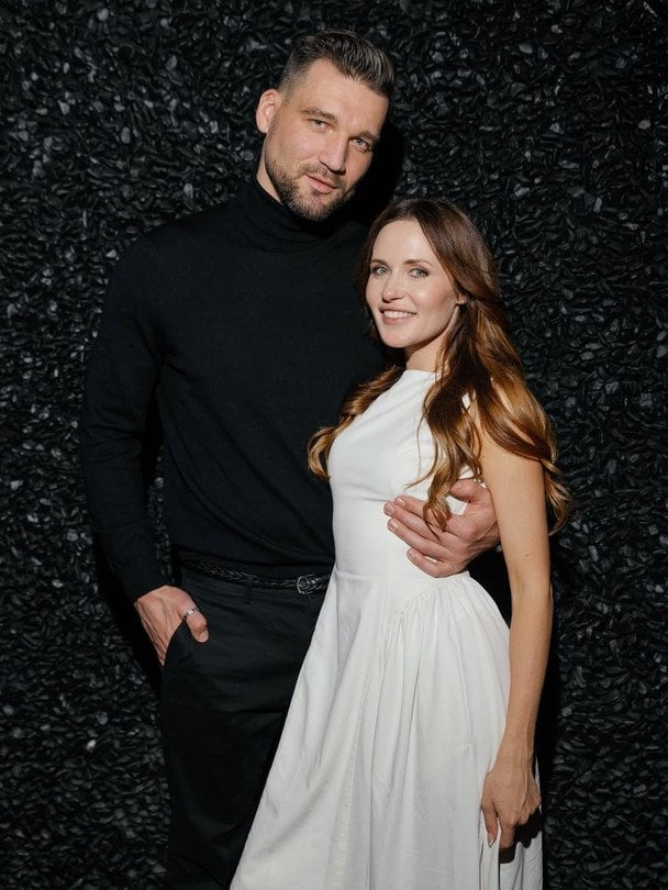 Денисенко спантеличила фото з округлим животиком і зробила зізнання: "Не можу це приховувати"