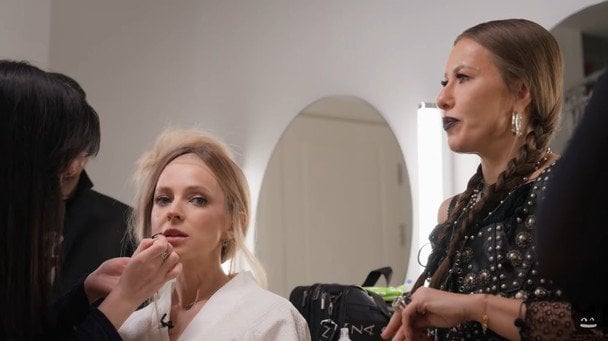 Тест на "шпигуна" провалено: як Поклонська вчила Собчак казати "паляниця" (відео)