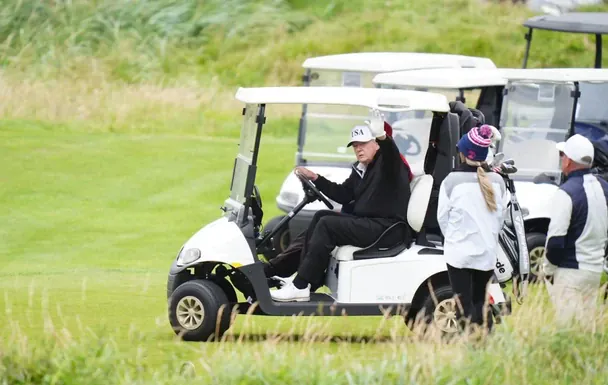 Трамп зібрав екстрену нараду щодо Ірану і поїхав грати у гольф — ЗМІ