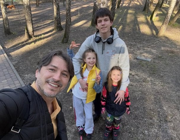 Сергій Притула показав дітей від двох шлюбів і як з ними час проводив у парку