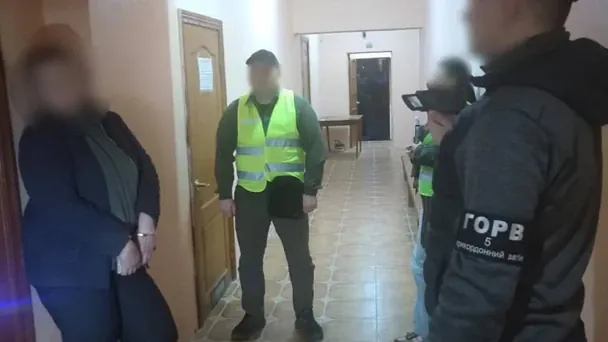 Намагалася втягнути дитину: у Сумах викрили жінку, яка організувала бордель