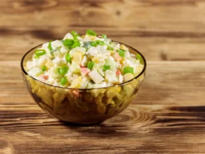 Ніжний і соковитий салат із кукурудзою. Простий рецепт