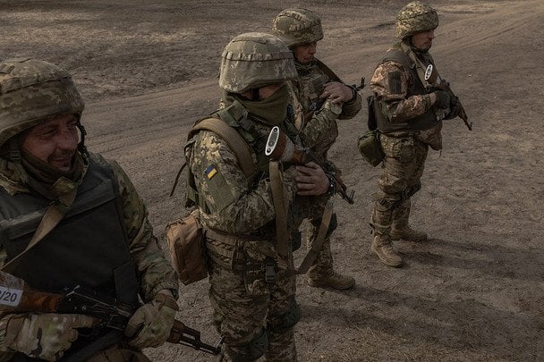 Військовим на передовій можуть підвищити зарплати: що відомо