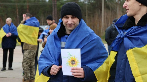 Відбувся великодній обмін полоненими: кого вдалося повернути до України (фото)