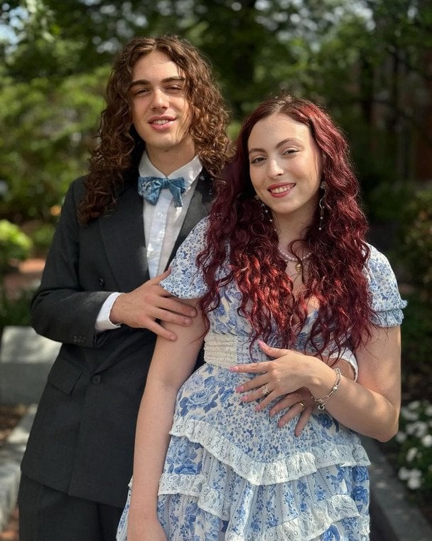 Донька Олі Полякової ніжно притулилася до чоловіка-американця на новому фото та розчулила фанів