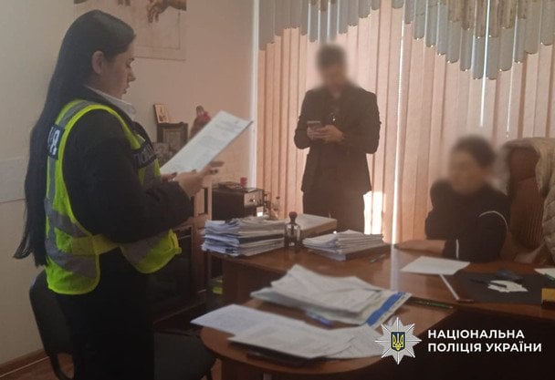 Квартира та три ділянки: під Києвом банда шахраїв «віджала» майно жінки, поки та була за кордоном