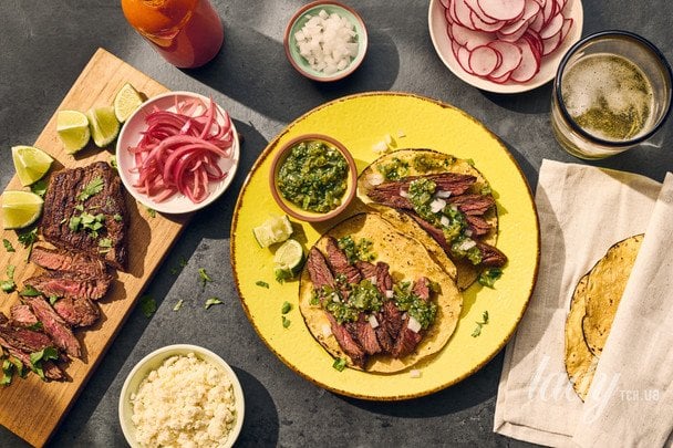 Коли їсти, щоб уповільнити старіння: вчені назвали ключові години