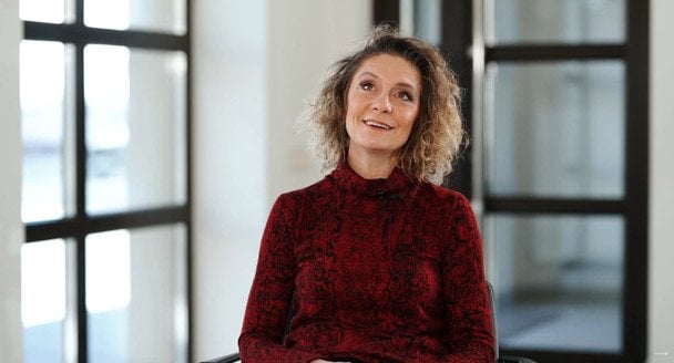 Відома українська акторка після виїзду з України закрутила роман зі шведом: що відомо про її обранця