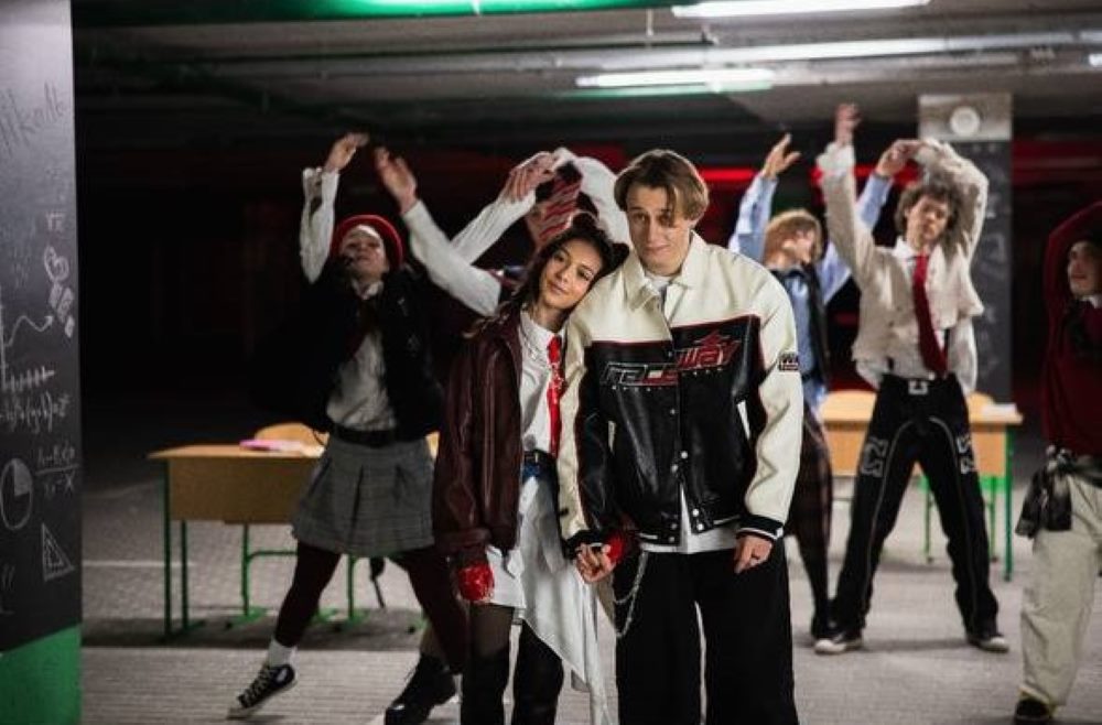 «Останній дзвоник»: NICOLE презентує пісню про дорослішання, що звучить у фільмі «На Драйві»