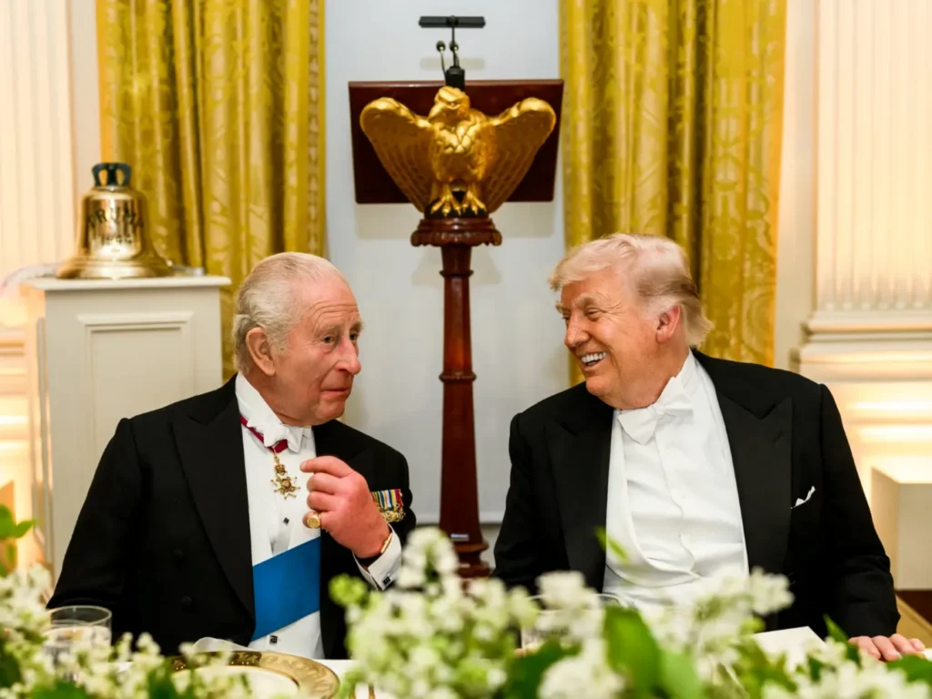"Якщо знадобиться – дзвякніть". Як Чарльз III довів Трампа до "блаженства й благоговіння". Відео