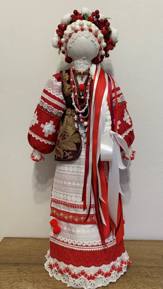 Мистецтво підтримки: у Києві відкрилася благодійна виставка «Весна красна»